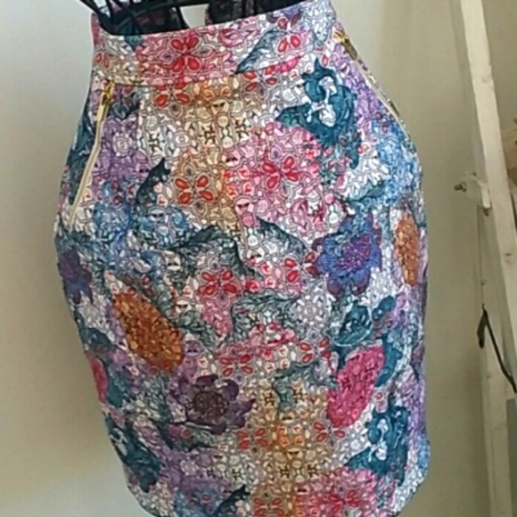 👗3/25$ 👗H&M Floral Pencil Skirt - Picture 3 of 3